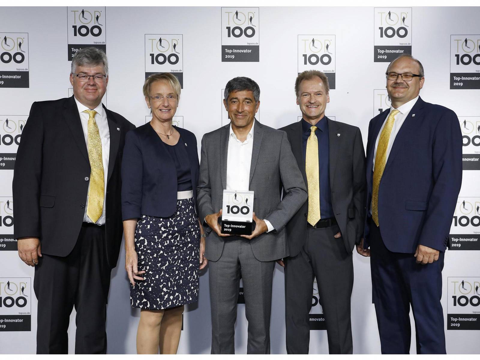 Award as Top 100 Innovator Presentation of the Top 100 Innovator award