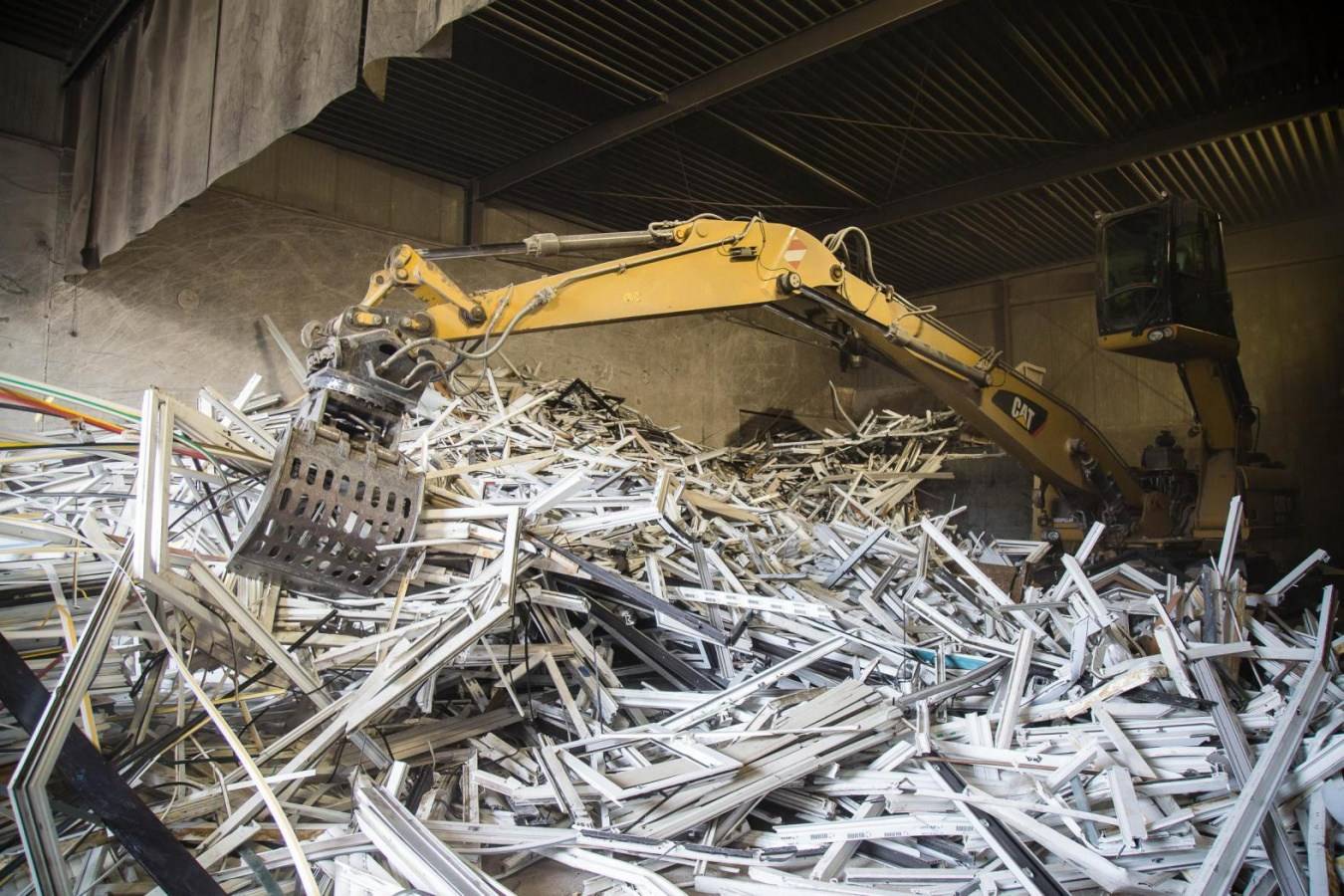 Obtaining new profile from old PVC windows Materials handling from AZO - resilient and wear-resistant