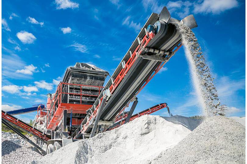 Non-contact measurement of bulk materials 