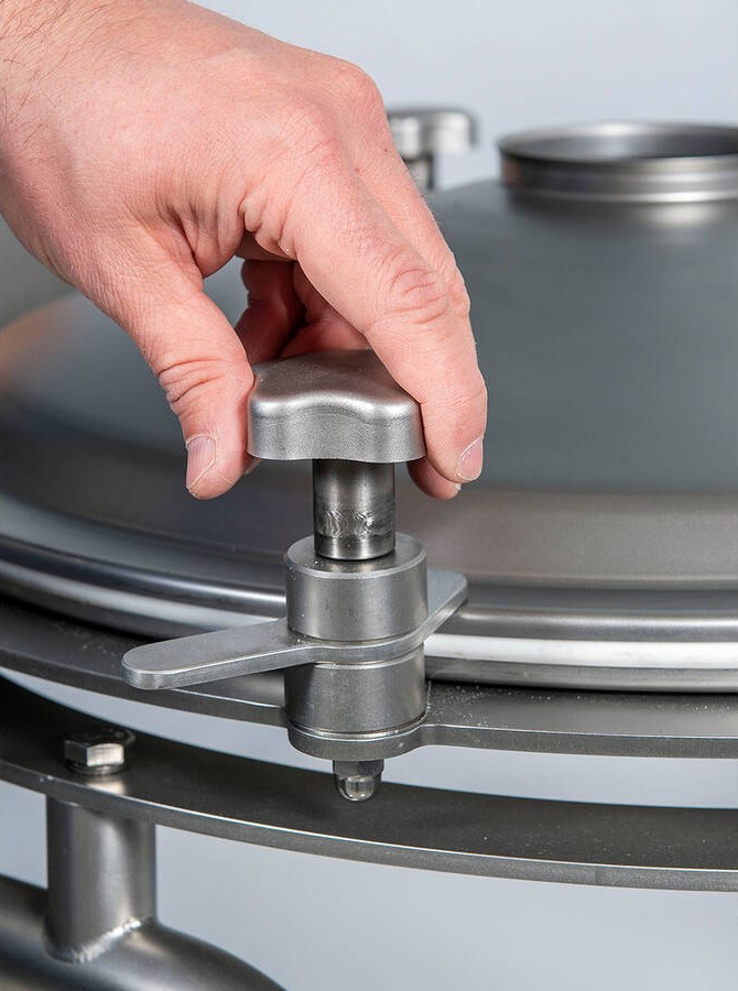 The protective screen JEL Fix II can be operated comfortably and without tools. The protective screen JEL Fix II can be operated comfortably and without tools.