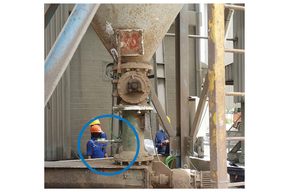 Online flow measurement of fly ash to control process conditions Online mass flow measurement with SolidFlow 2.0