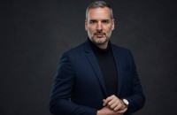 Akona expands European sales team